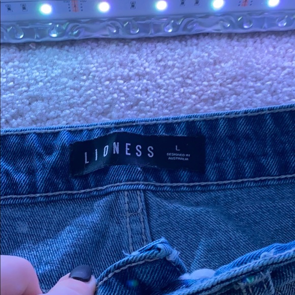NWOT Ripped Mom Jeans - Picture 3 of 3